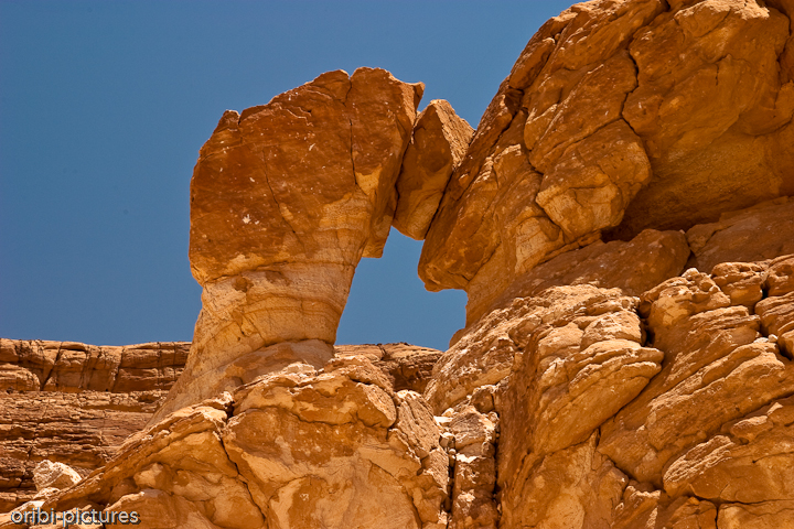 *Bizarr ...* <br><br> sind die Felsformationen im Hinterland der Halbinsel Sinai. <br><br>