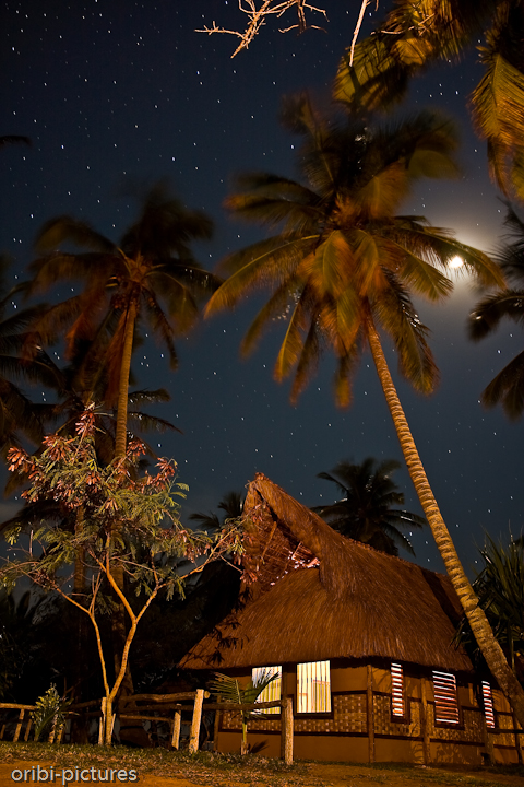 *Mond und Sterne* <br><br> Auch im Paradies endet irgendwann der schönste Tag. <br><br>