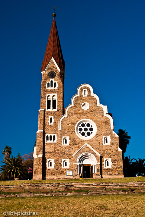 *Christuskirche in Windhoek*<br><br>Die 1907–1910 erbaute Kirche gilt als Wahrzeichen der Hauptstadt.<br><br>