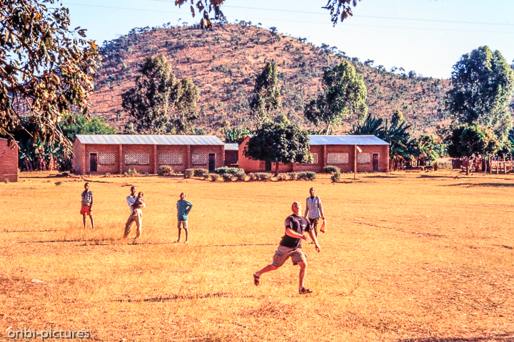 *Frisbee*<br><br><br><br>