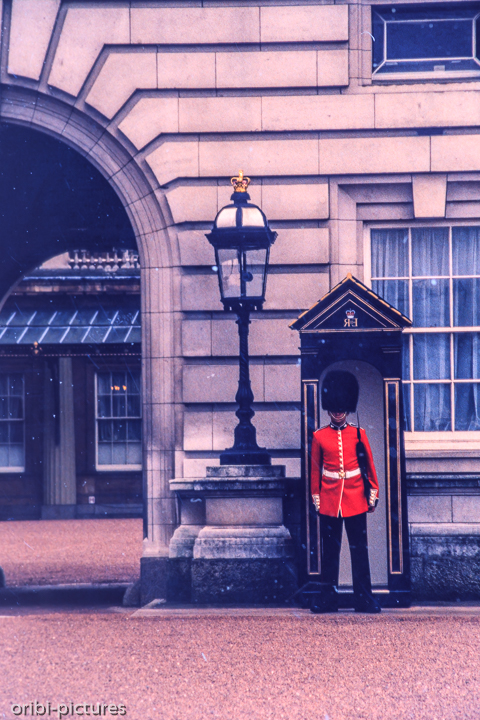 *Stadtbesichtigung im Schnelldurchlauf*<br><br>London: Auf dem Weg zu unserem Auslandsjahr legten wir einen kurzen mehrstündigen Zwischenstopp in London ein und erkundeten im Schnelldurchlauf die wichtigsten Highlights.<br><br>