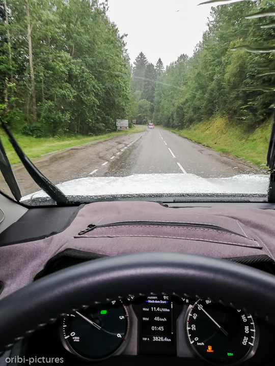 *Fahrt im Regen bei einstelligen Temperaturen*<br><br>Sommerurlaub<br><br>