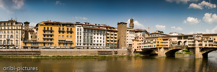 *Florenz (italienisch Firenze) mit Ponte Vecchio, Toskana* <br><br> Florenz ist eine mittelitalienische Stadt am Fluss Arno mit 365.833 Einwohnern (Stand am 31. Januar 2009). In der Metropolregion wohnen 1,5 Millionen Einwohner. Florenz ist Hauptstadt der Toskana und der Provinz Florenz. <br><br>