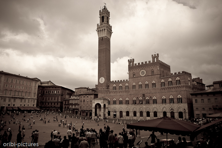 *Palazzo Pubblico (das Rathaus) von Siena, Toskana* <br><br> Der Palast liegt zentral an Sienas Hauptplatz, der Piazza del Campo. <br><br>