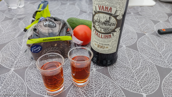 *Vana Tallinn (rumartiker Likör) - am falschen Platz - denn hier gibt es eigentlich Riga Black Balsam (Kräuterlikör)*<br><br><br><br>