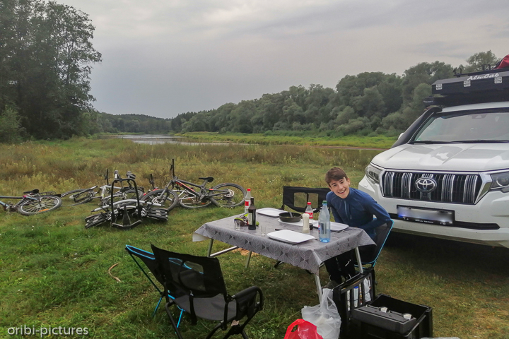 *Im Gauja Nationalpark*<br><br>Mehrere hübsche Lettinnen haben ihn nervös gemacht ;)<br><br>