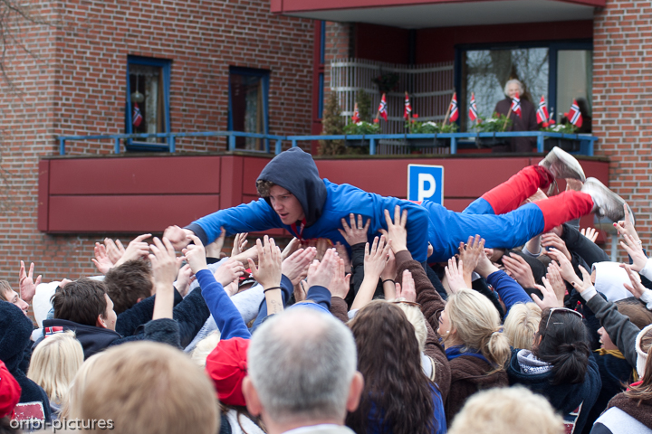 *17. Mai*<br><br>Verfassungstag - am norwegischen Nationalfeiertag finden überall Festumzüge statt.<br><br>