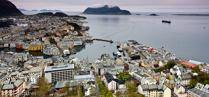 *Alesund*<br><br>Blick vom Hausberg auf die Stadt.<br><br>