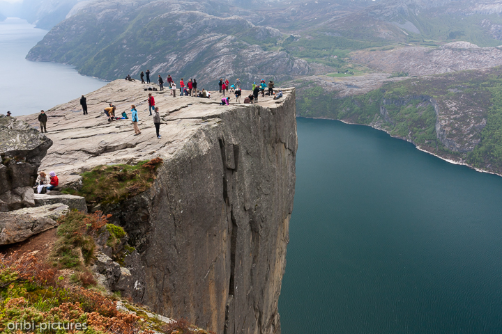 *Preikestolen*<br><br>Felsplateaus mit ca. 25 x 25 m ca. 604 m überm Lysefjord.<br><br>