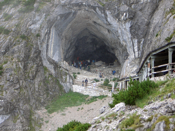 *Schellenberger Eishöhle im Salzburger Land, 2004*<br><br><br><br>
