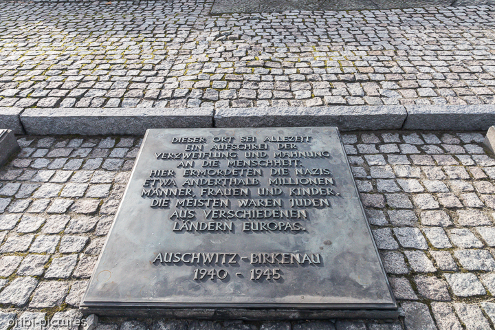 *Auschwitz*<br><br><br><br>