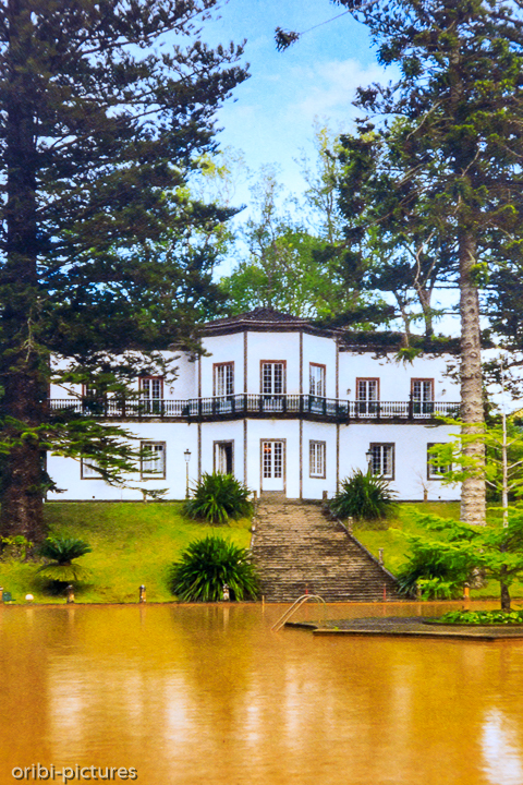 **<br><br><br><br>